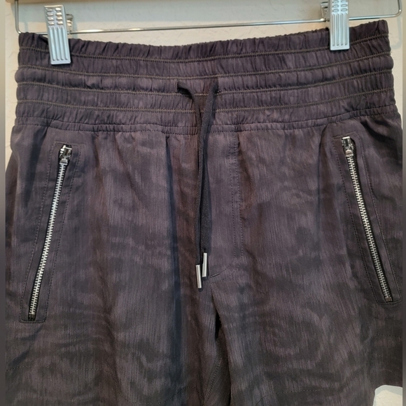 Athleta Camden Printed Shorts Size 0 - Picture 6 of 10